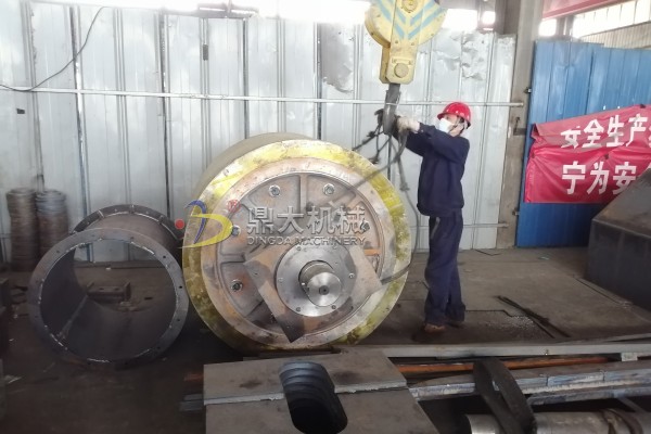 液壓對(duì)輥破碎機(jī)輥皮 液壓對(duì)輥破碎機(jī)輥皮