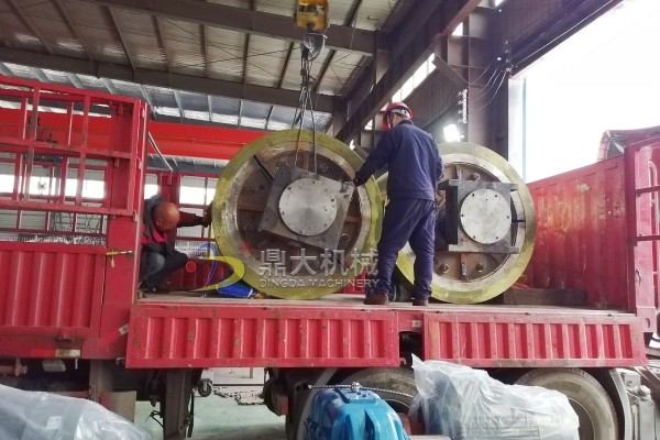 液壓對(duì)輥破碎機(jī)輥皮 液壓對(duì)輥破碎機(jī)輥皮